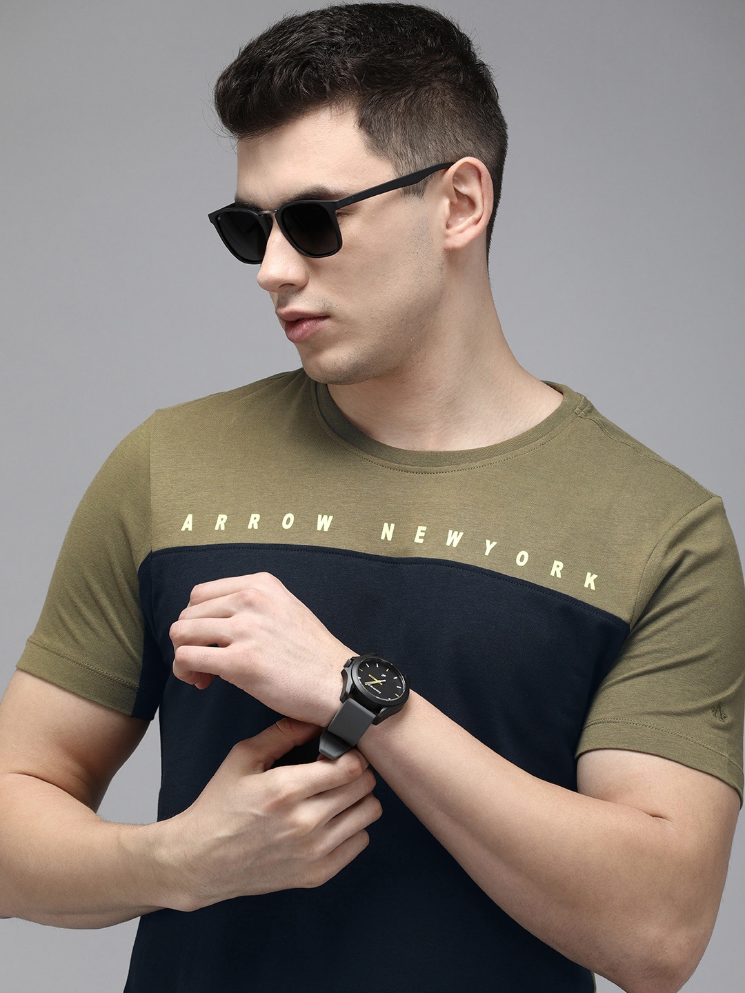 

Arrow New York Men Olive Green & Navy Blue Colourblocked Compact Cotton T-shirt