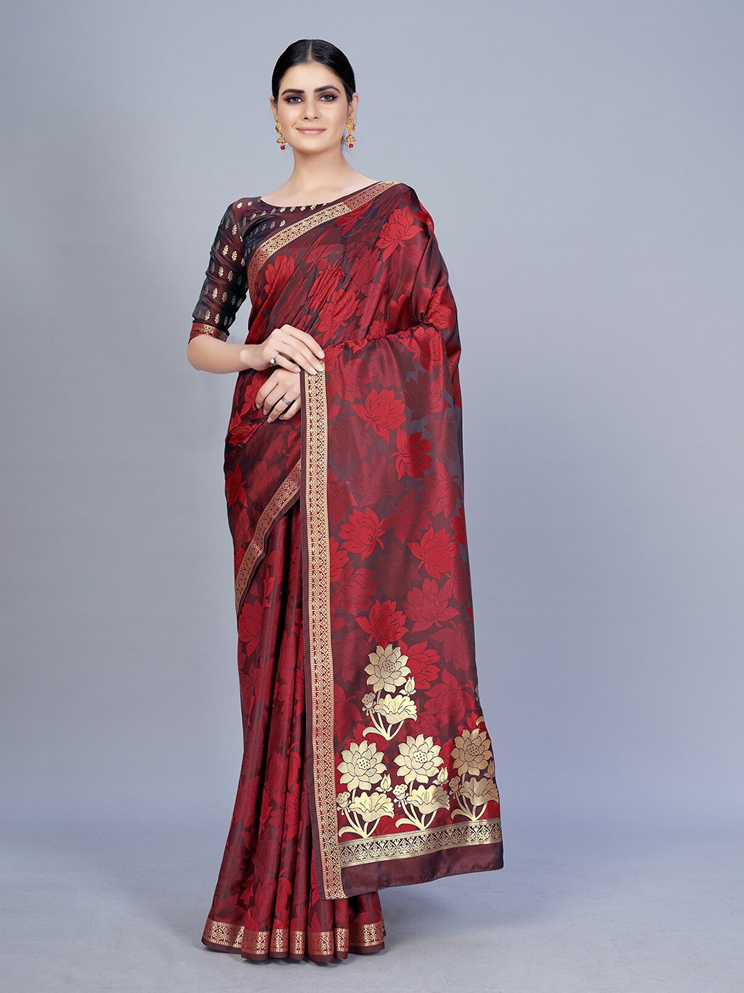 

MONJOLIKA FASHION Women Maroon Sarees
