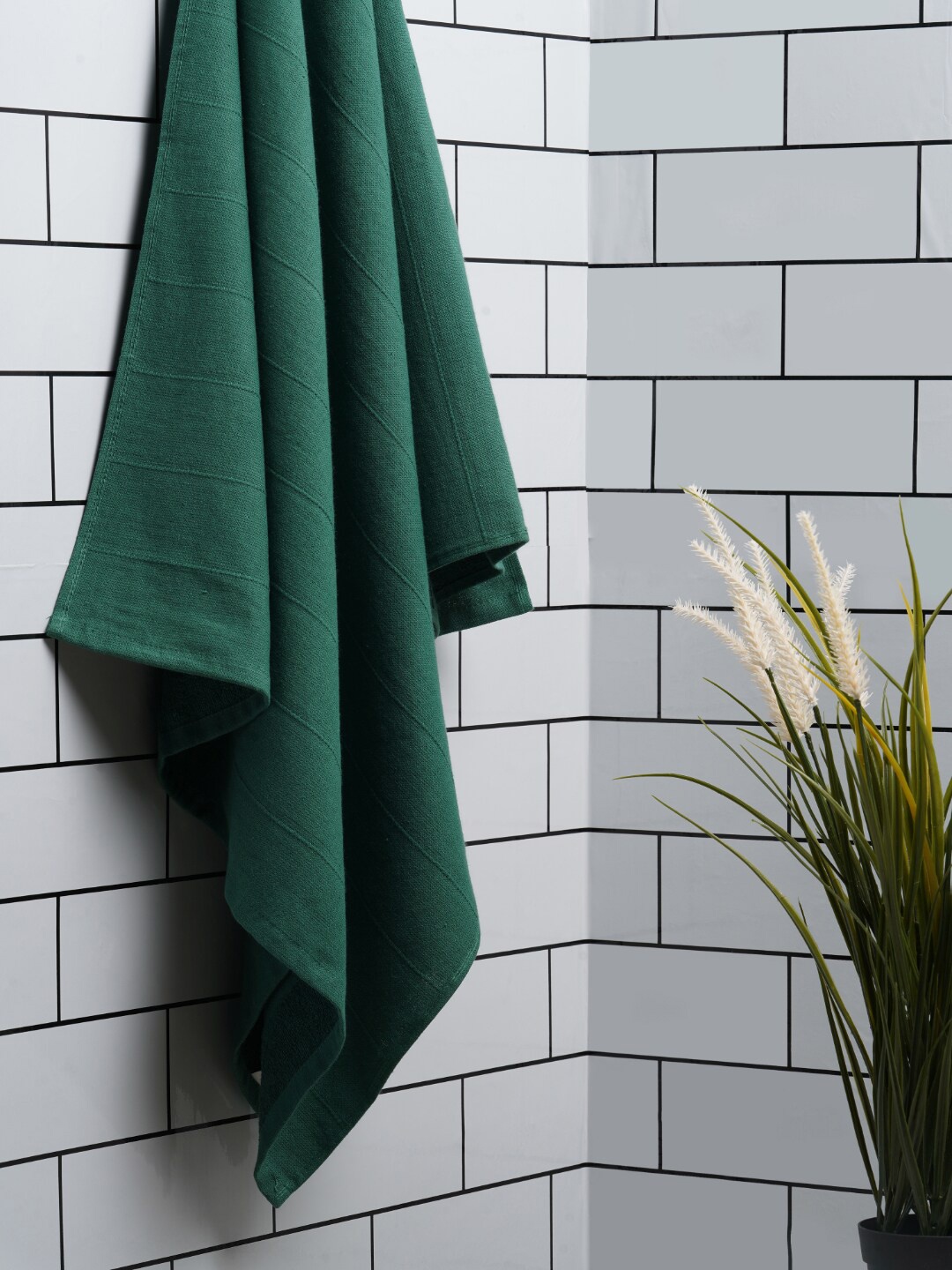 

CORE Designed by SPACES Green Solid Pure Cotton 250 GSM Bath Towel