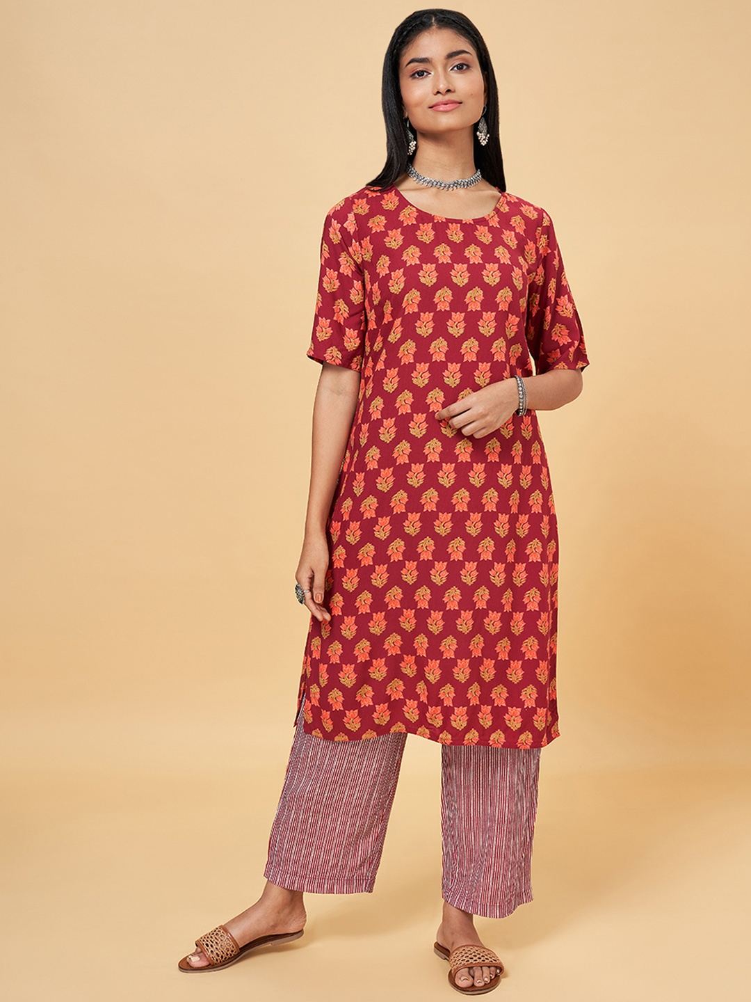 

RANGMANCH BY PANTALOONS Women Maroon Floral Printed Kurta with Trousers