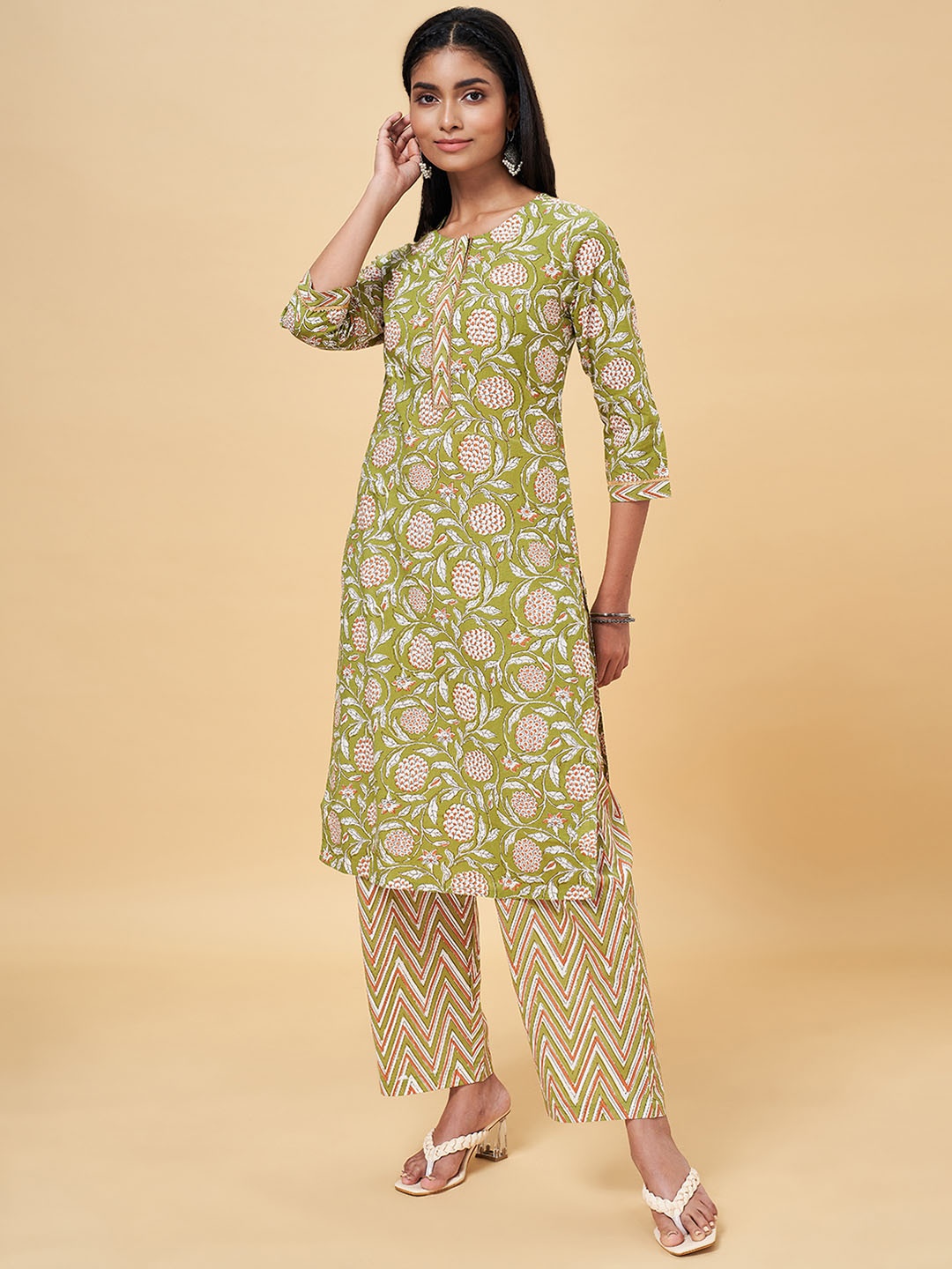

RANGMANCH BY PANTALOONS Women Green Floral Printed Pure Cotton Kurti with Trousers