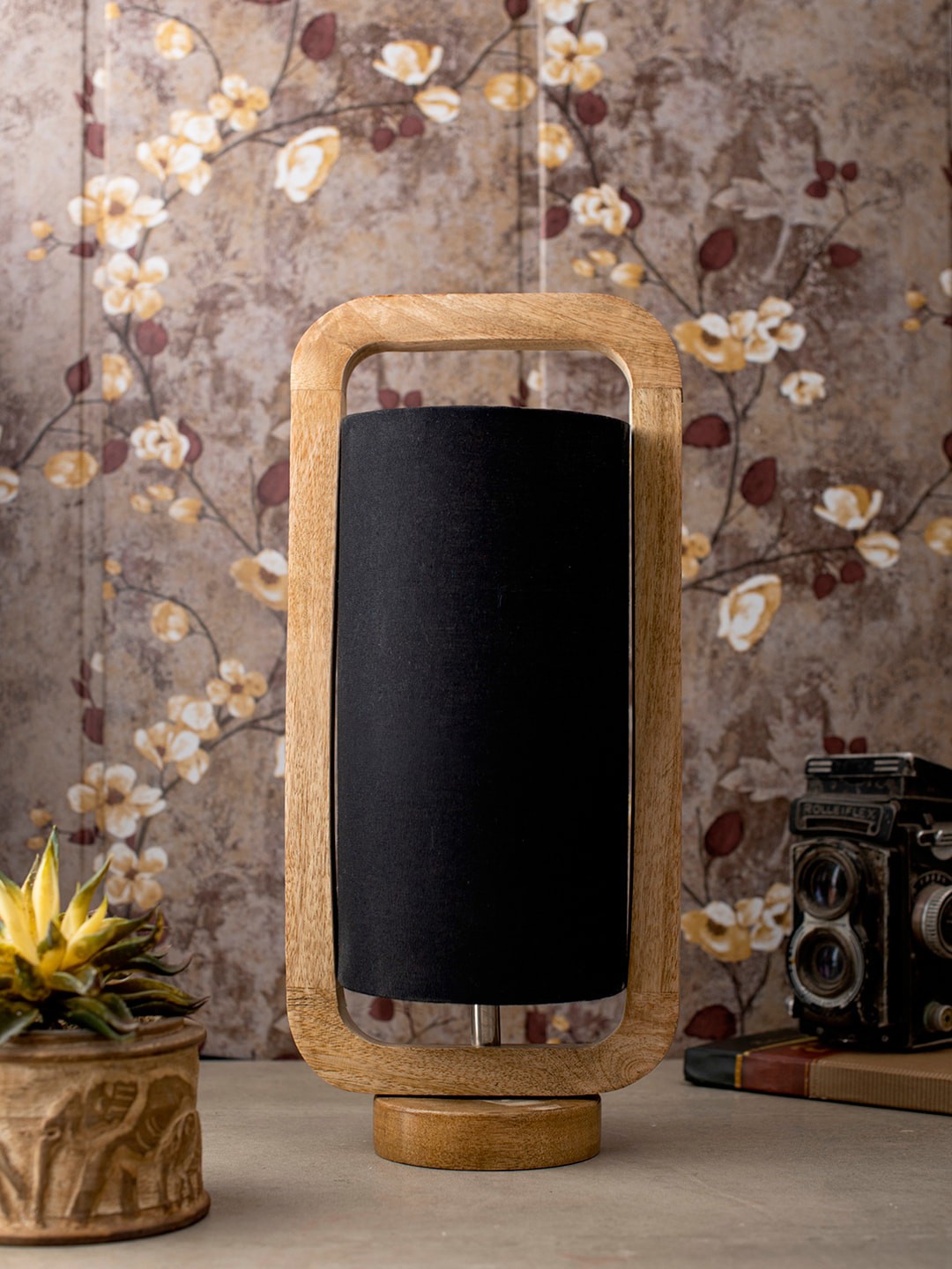 

green girgit Black Wooden Lantern Table Lamp with Cotton Shade