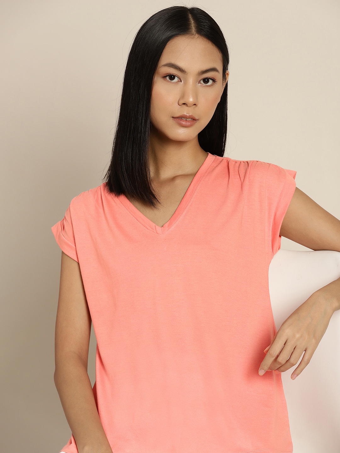 

ether Women Coral Red Solid V-Neck Cap-Sleeve Regular Top
