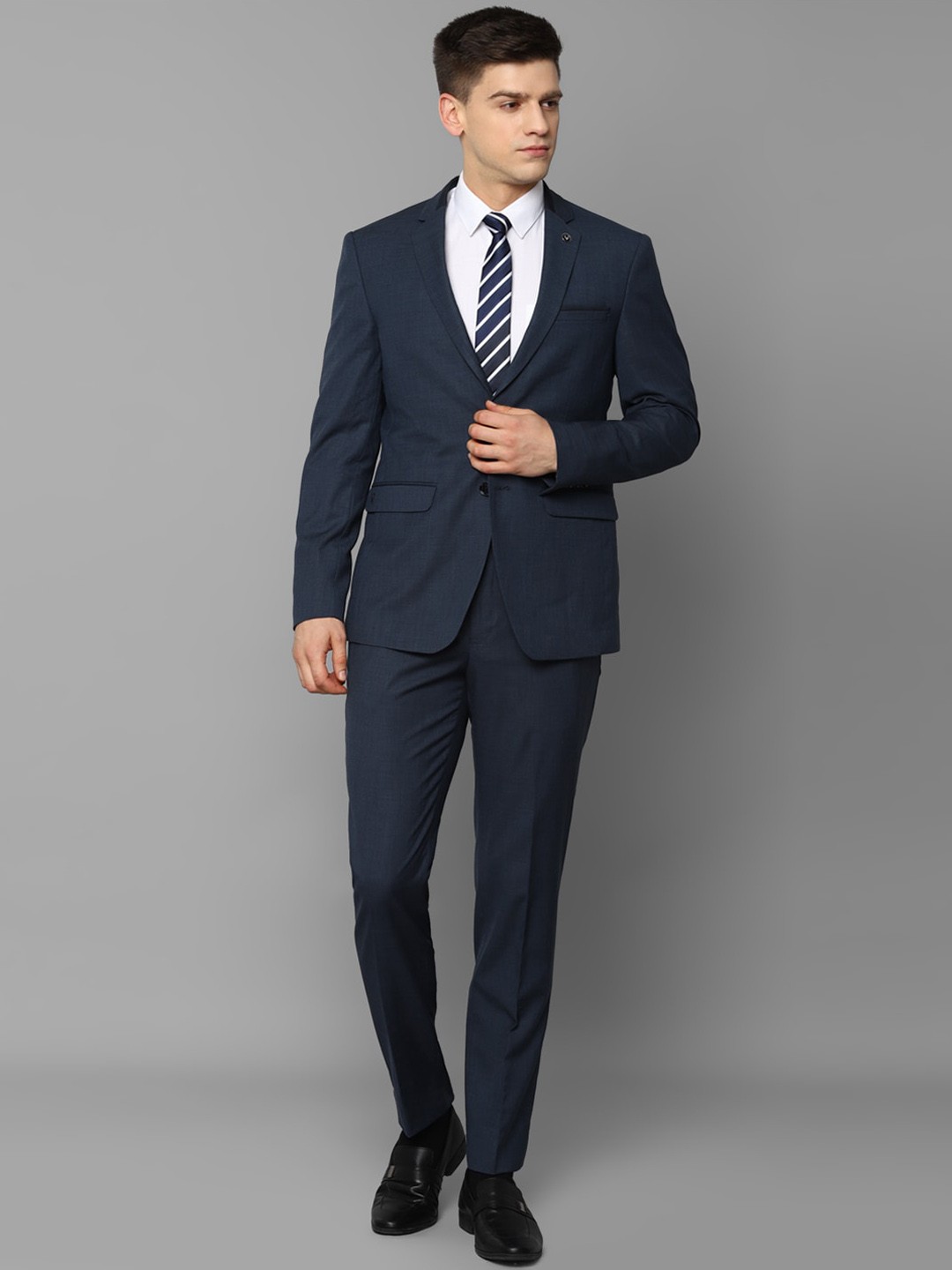 

Allen Solly Men Navy Blue Solid Single-Breasted Slim-Fit Suit