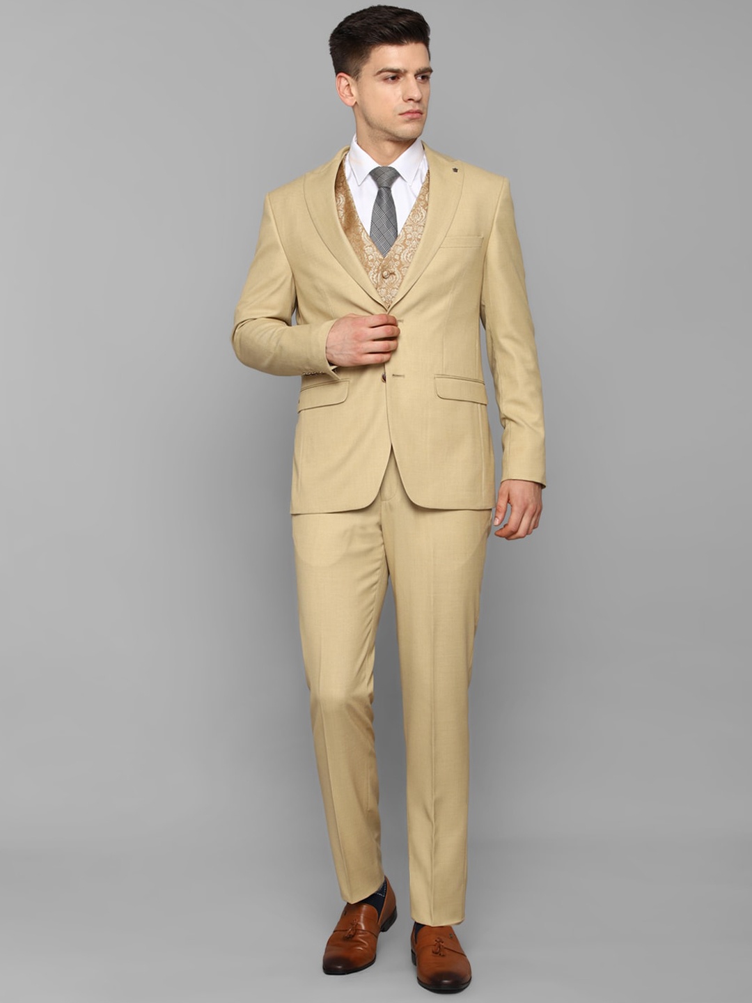 

Louis Philippe Men Beige Solid Single-Breasted Slim-Fit Three-Piece Suit
