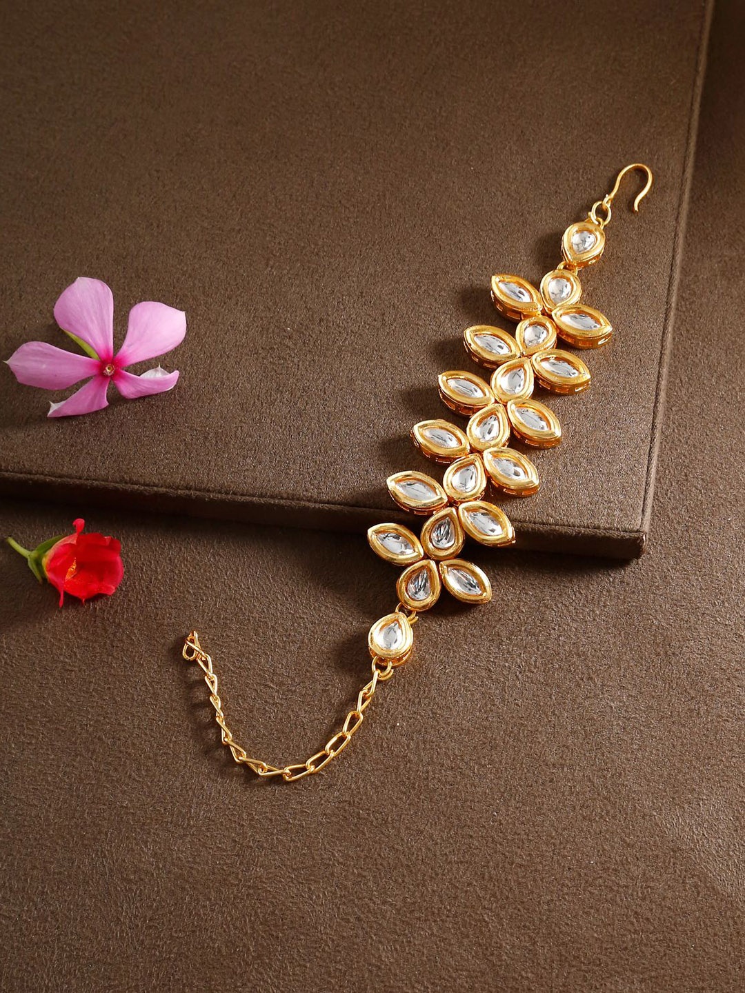 

Bamboo Tree Jewels Women Gold-Toned Kundan Gold-Plated Link Bracelet