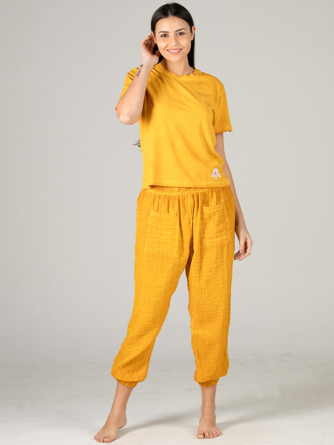 

evolove Women Yellow Printed Pure Cotton Night suit