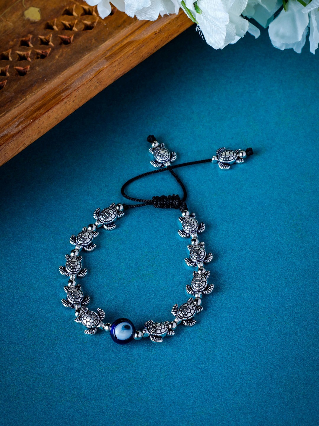 

MORKANTH JEWELLERY Women Silver-Toned & Blue Charm Bracelet