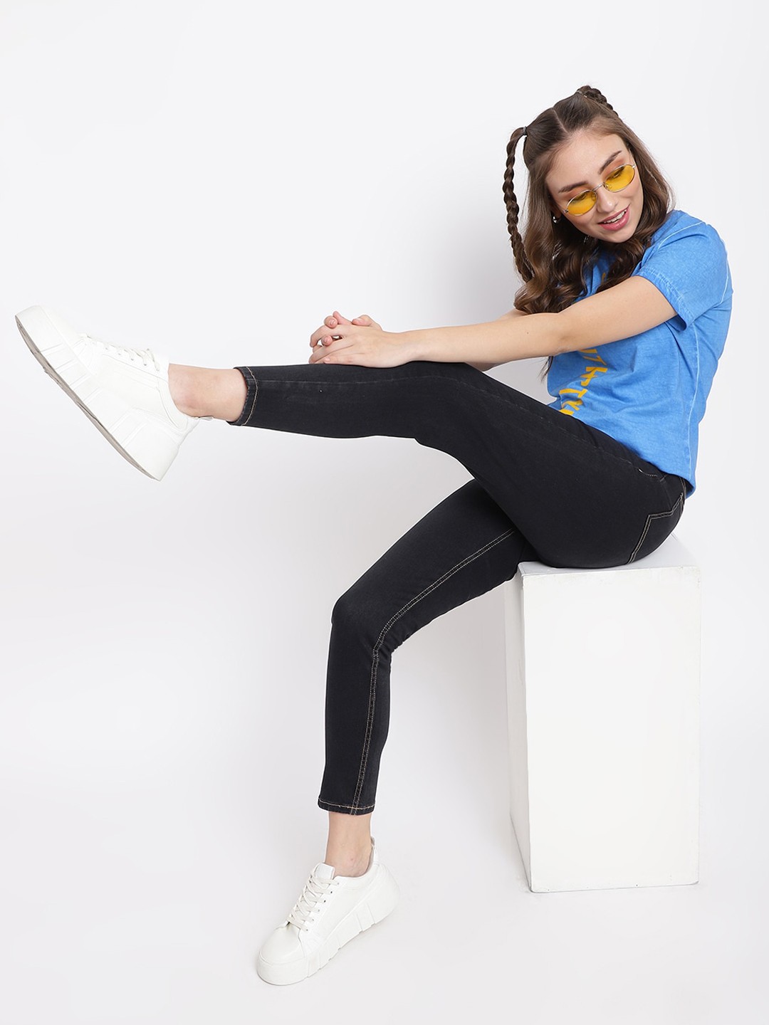 

Belliskey Women Black Slim Fit High-Rise Stretchable Jeans