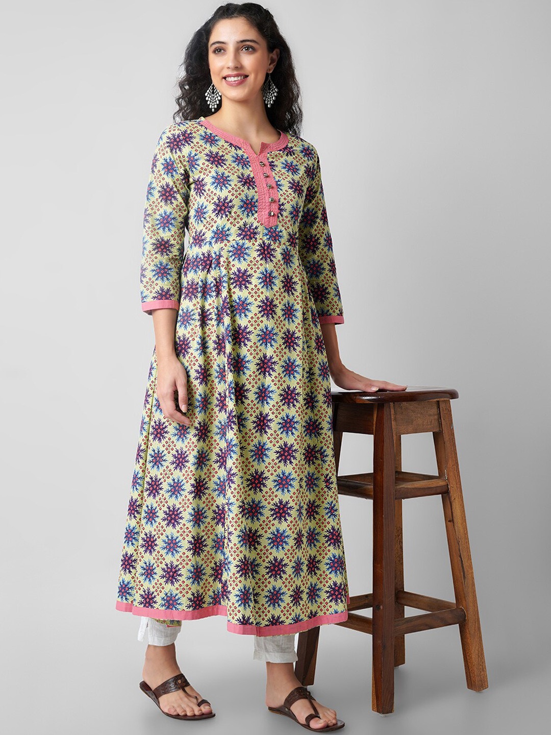 

KALINI Women Green Chevron Printed Keyhole Neck Handloom Kurta