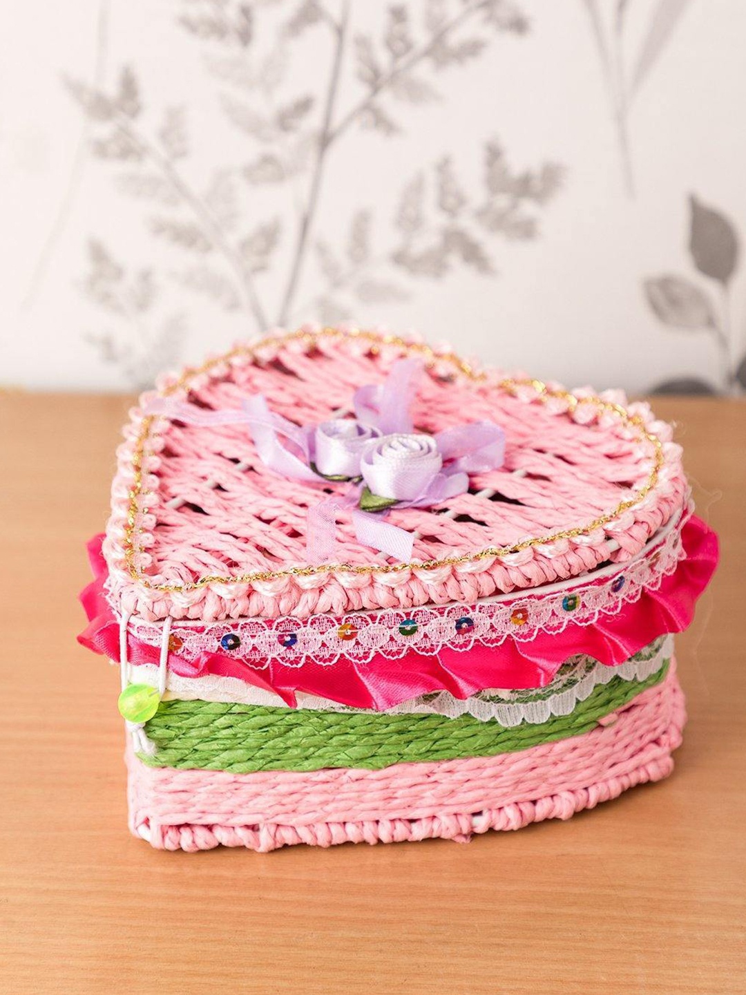 

MARKET99 Pink & Green Heart Shaped Box