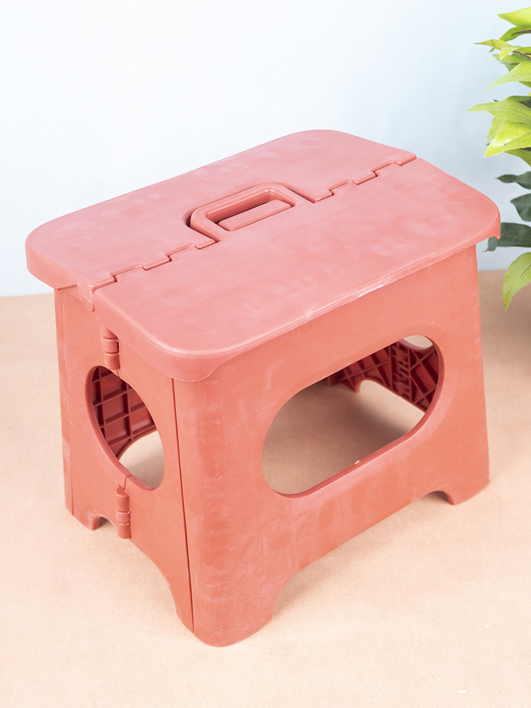 

MARKET99 Pink Plastic Folding Stool