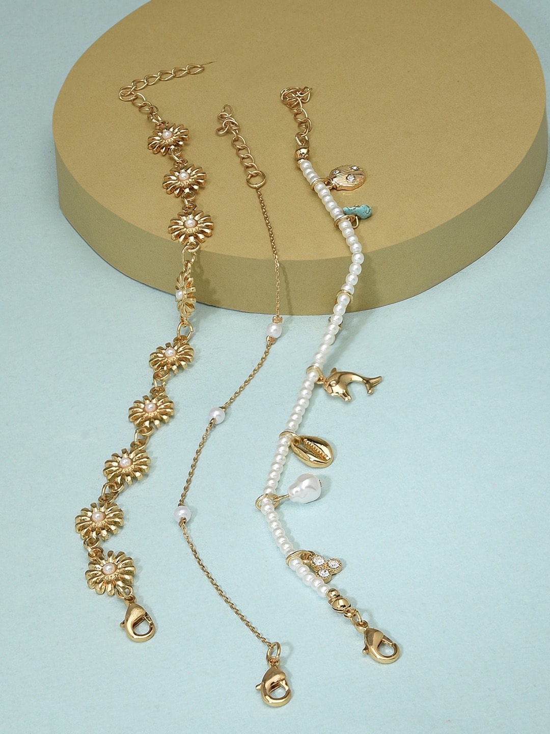 

AMI Set of 3 Gold Tone Contemporary Vaccy Wear Bracelets