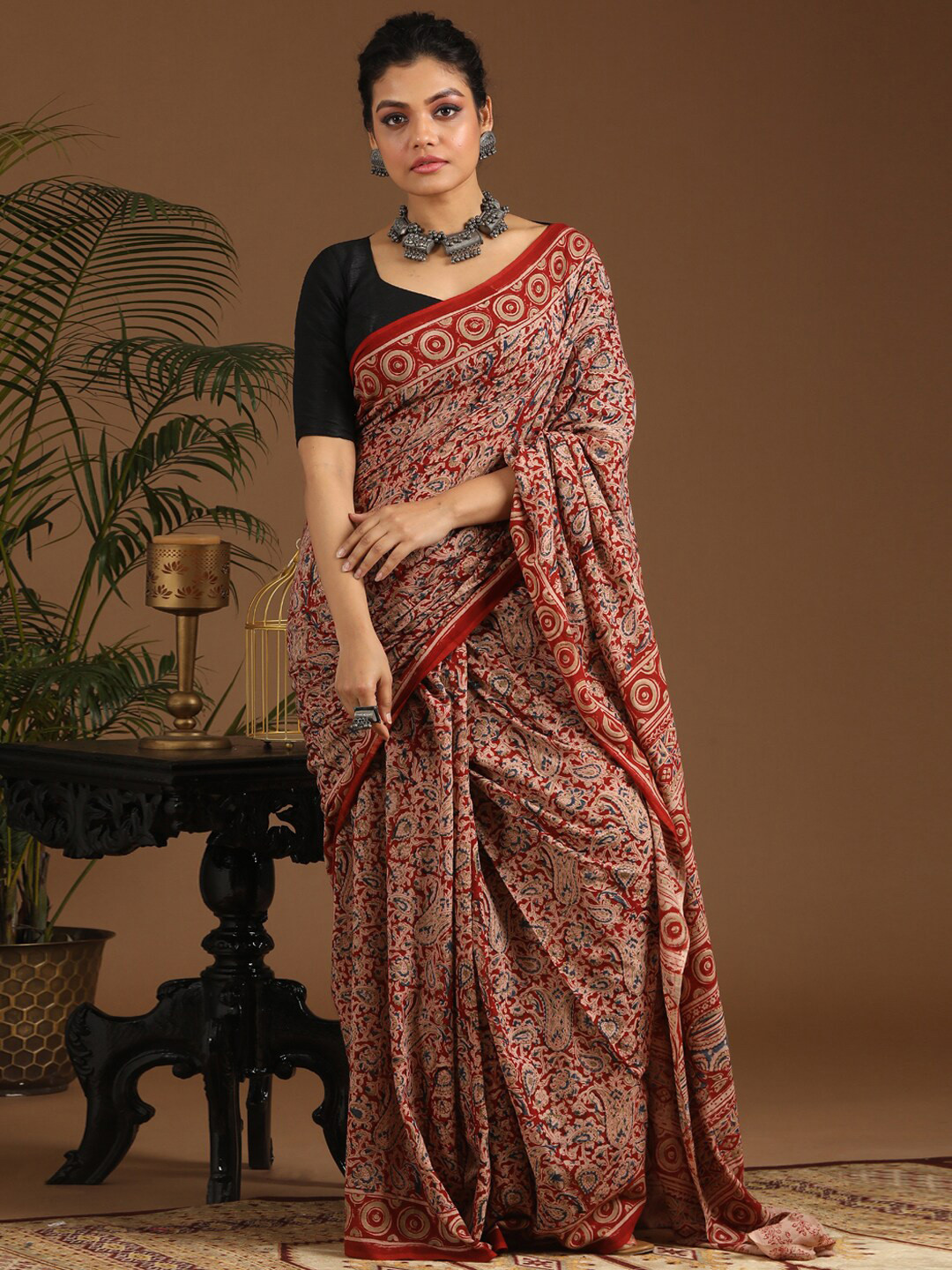 

Indethnic Red & White Kalamkari Pure Cotton Block Print Saree