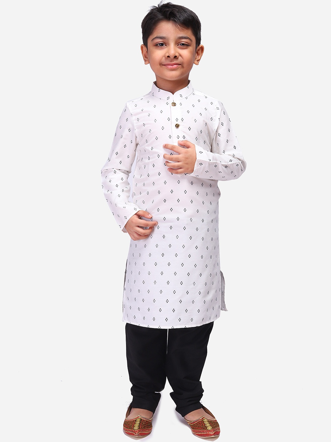 

NAMASKAR Boys White Ethnic Motifs Printed Cotton-Linen Kurta with Churidar