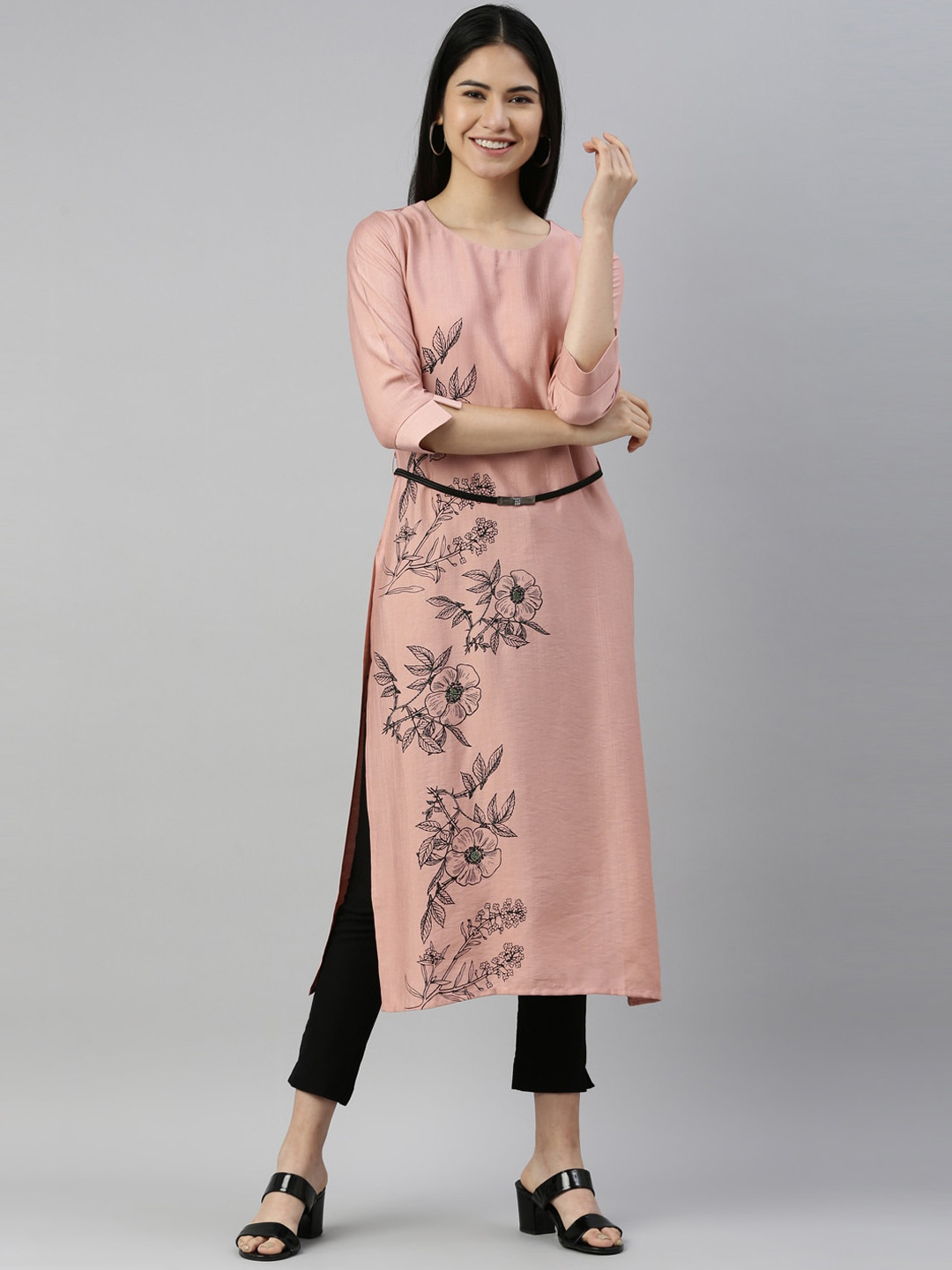 

Neerus Women Peach-Coloured Floral Embroidered Thread Work Kurta