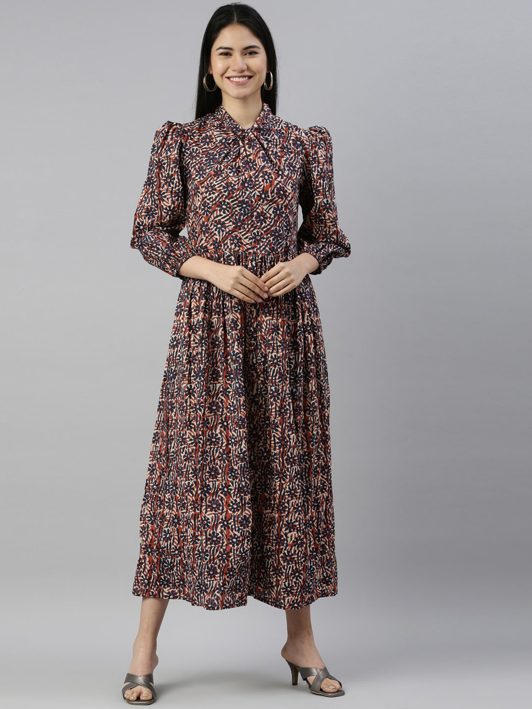 

Neerus Women Maroon Printed Tie-up Neck Kurta
