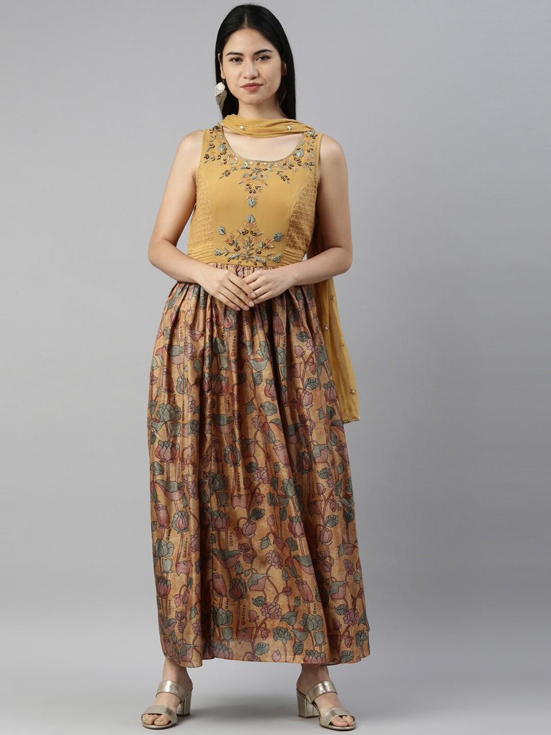 

Neerus Women Beige Printed Anarkali Kurta