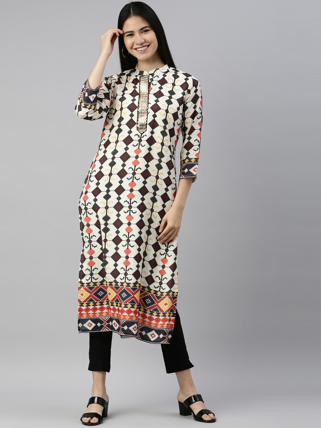 

Neerus Women Cream-Coloured Geometric Dyed Keyhole Neck Satin Kurta