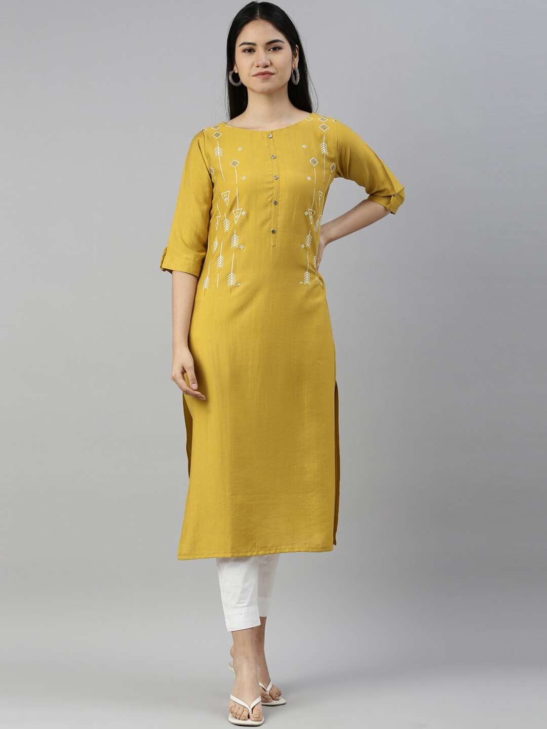 

Neerus Women Yellow Geometric Embroidered Round Neck Thread Work Kurta