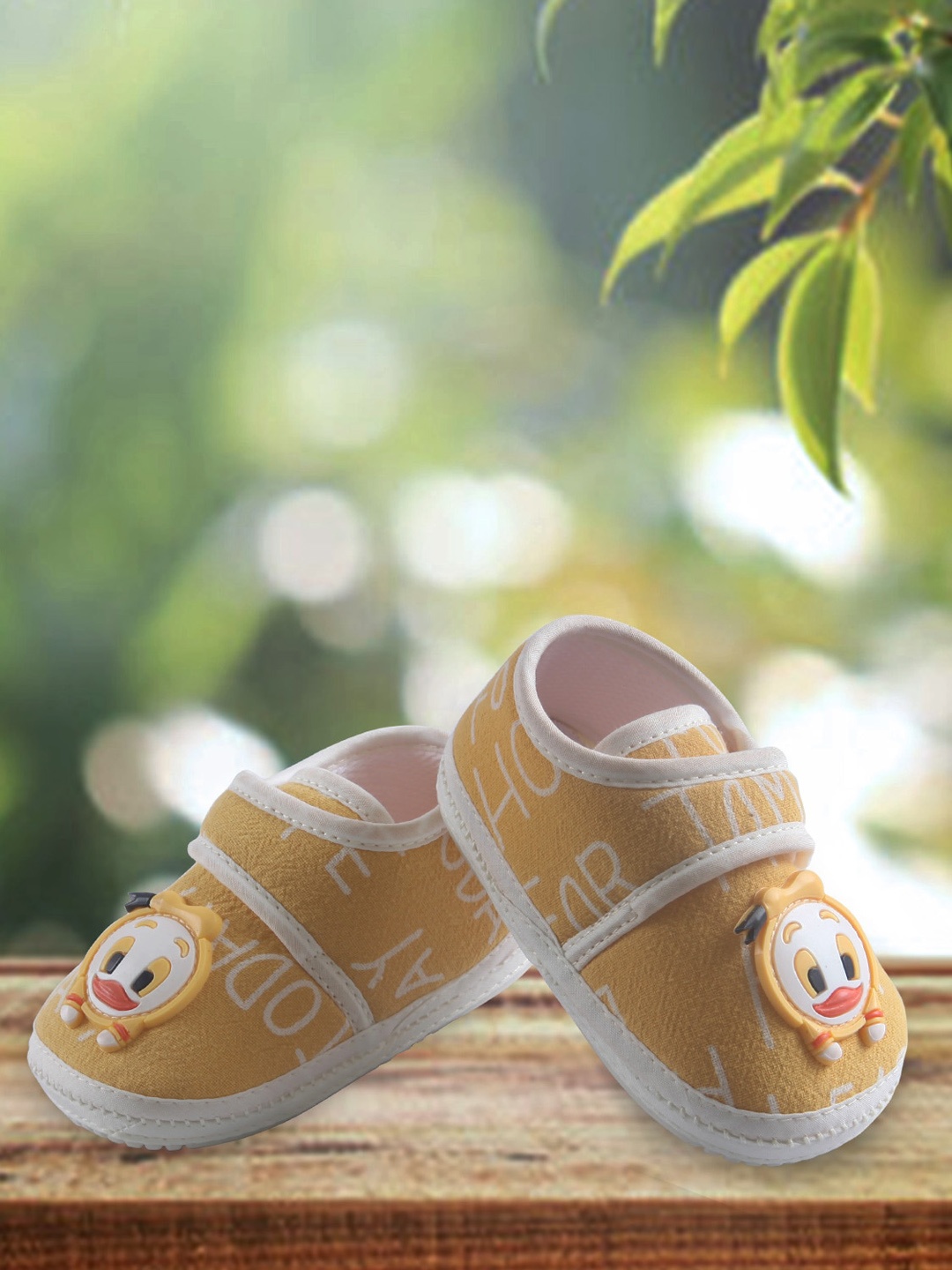 

Baby Moo Infants Yellow & White Patterned Organic-Cotton Socks Booties
