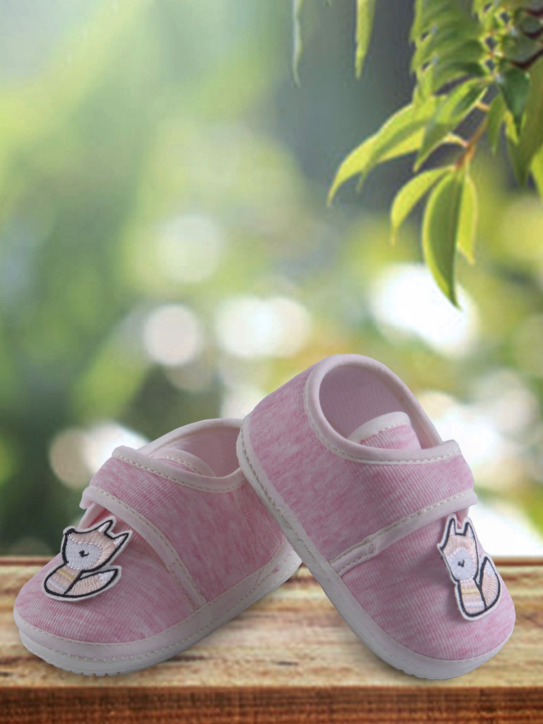 

Baby Moo Girls Pink Appliqued Booties