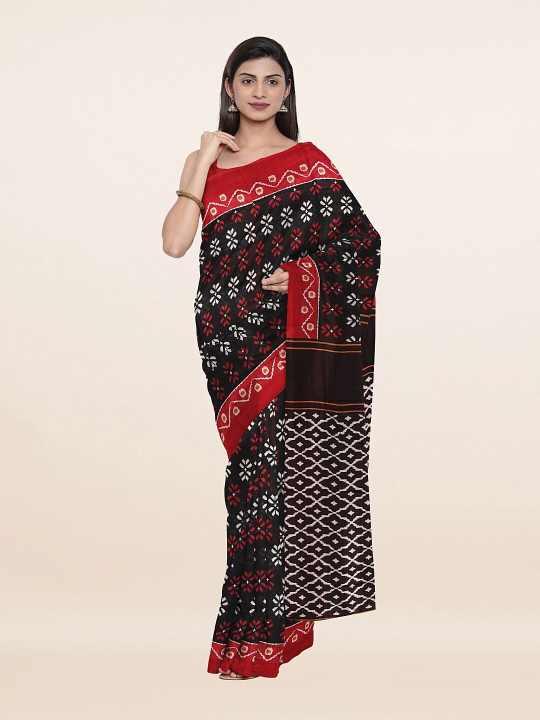 

Pothys Black & White Floral Zari Pure Cotton Saree