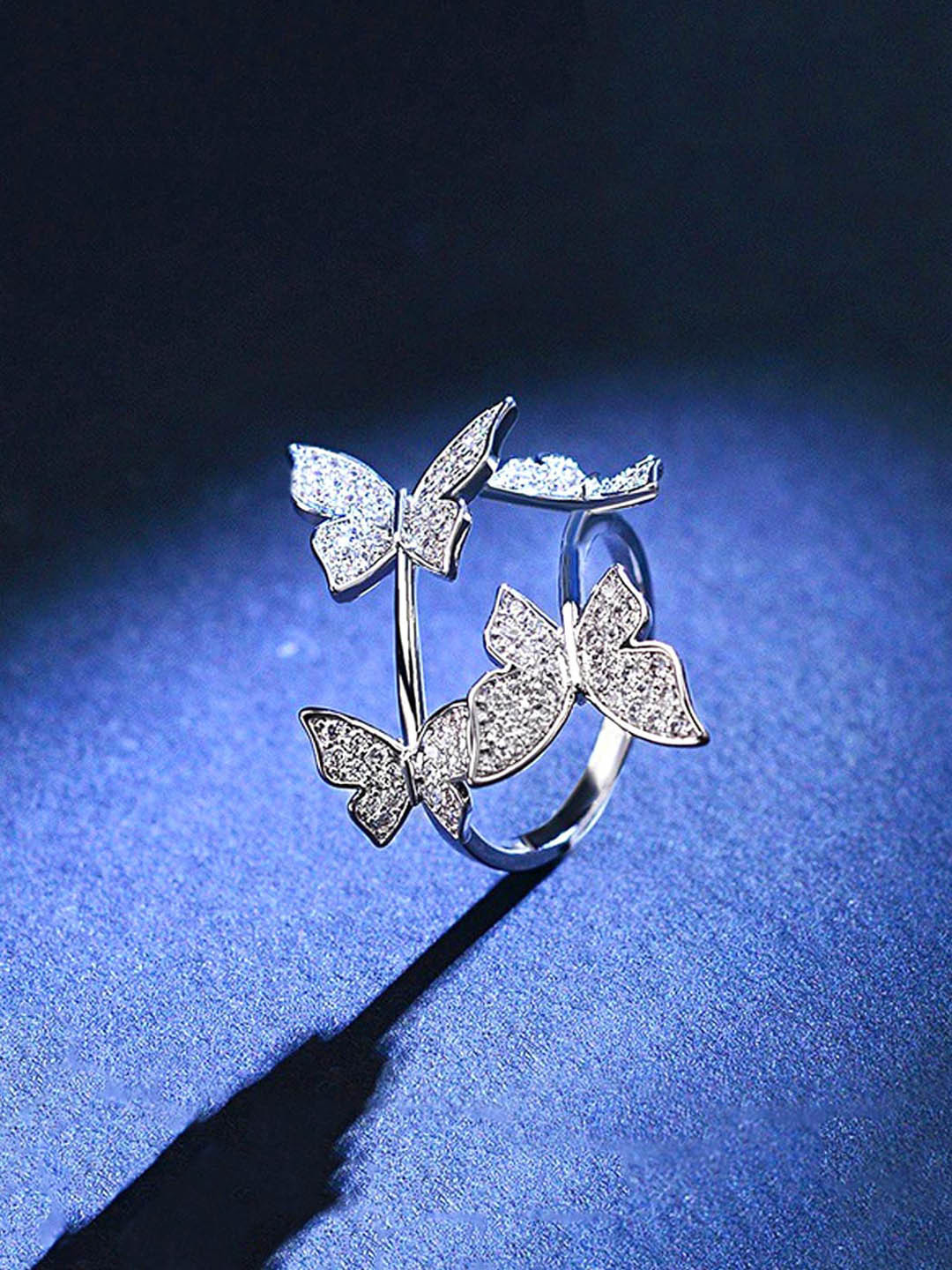 

Unwind by Yellow Chimes Silver-Plated White Crystal-Studded Finger Ring