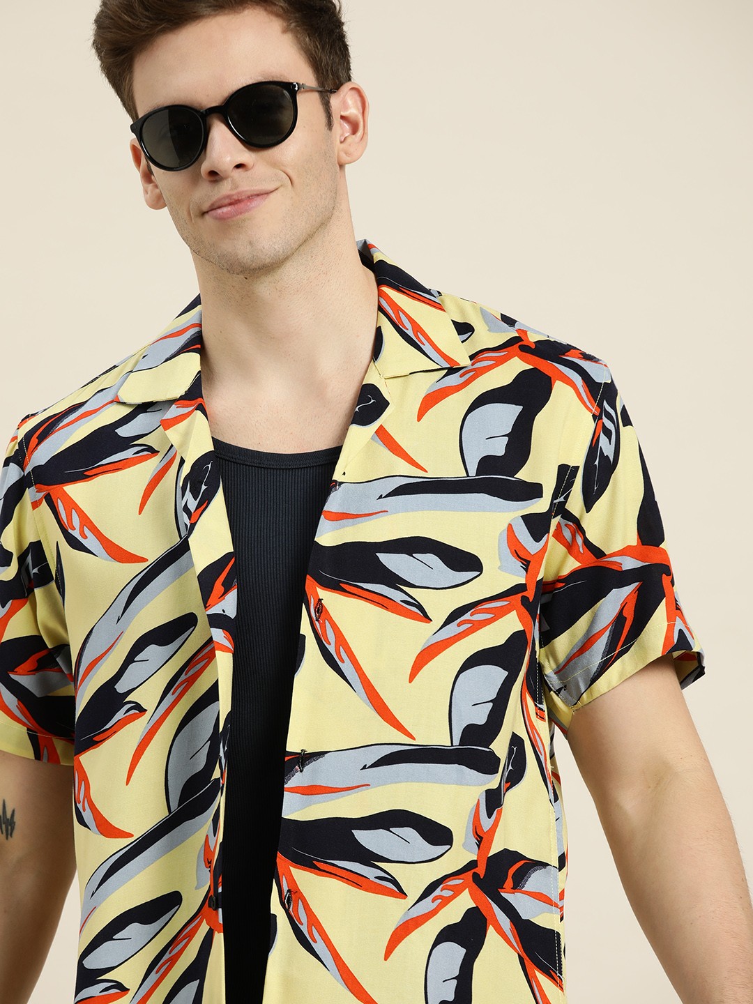 

Hancock Men Yellow & Navy Blue Floral Printed Relaxed Fit Casual Shirt