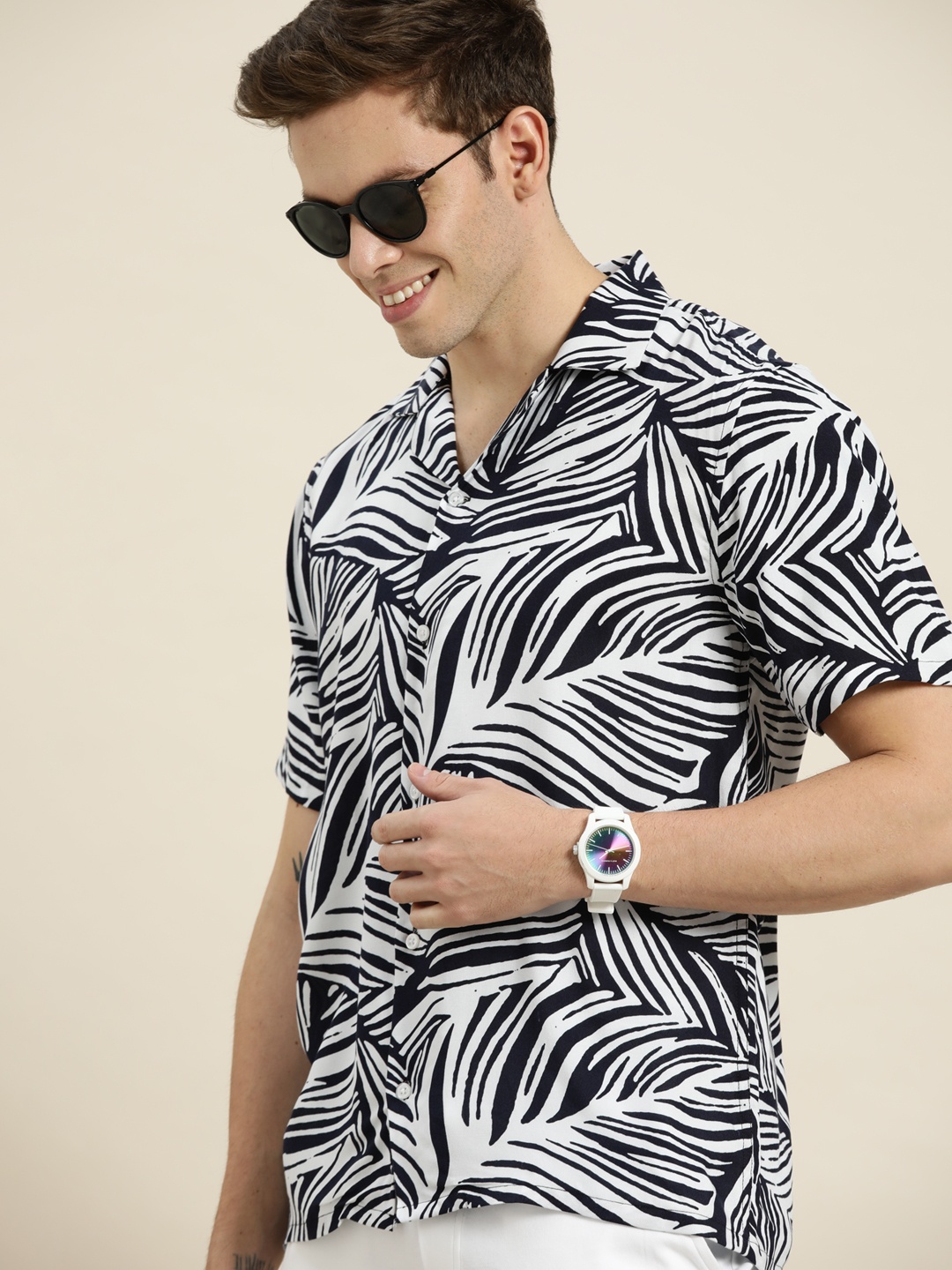 

Hancock Men White Floral Printed Relaxed Fit Casual Shirt