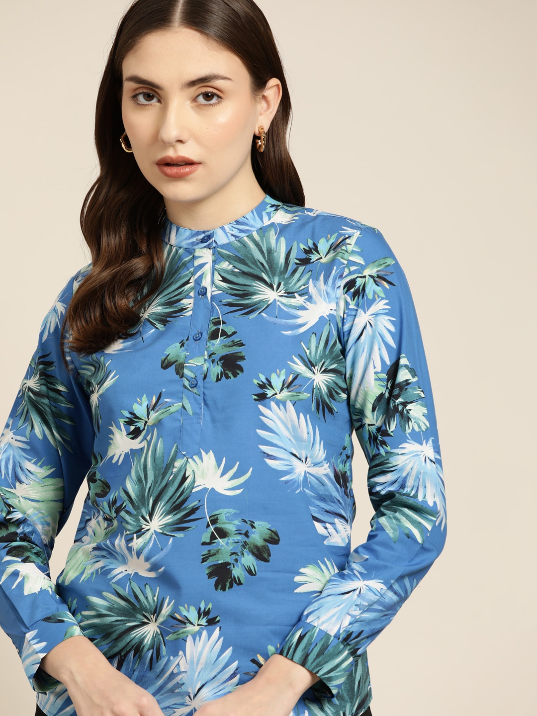 

Hancock Blue & White Floral Print Mandarin Collar Shirt Style Top