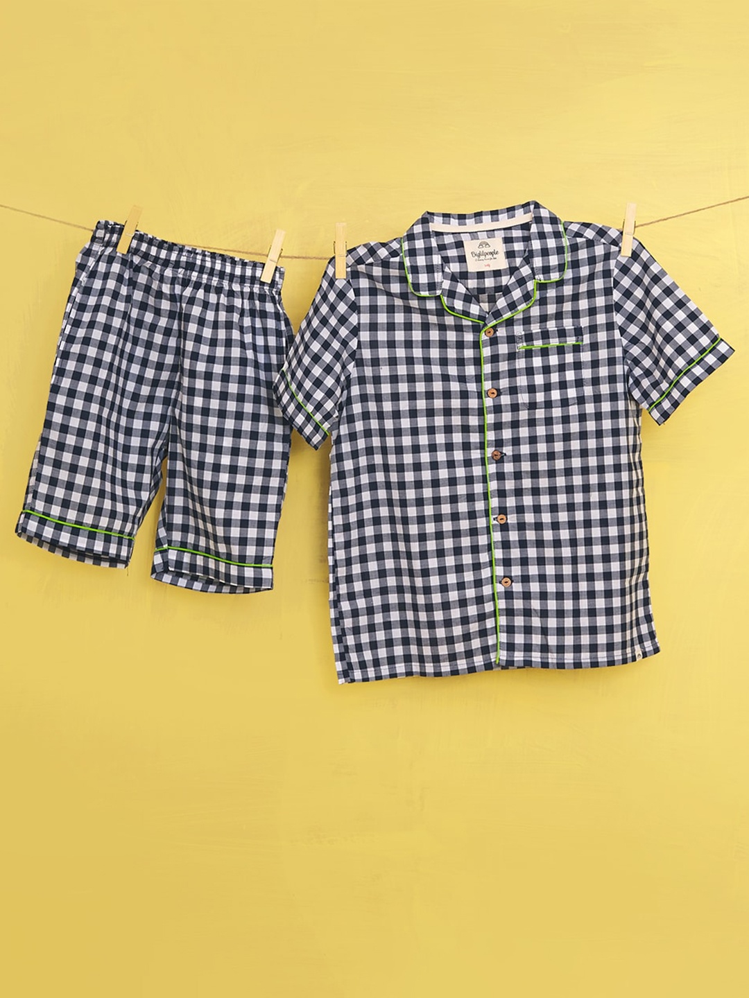 

Biglilpeople Boys White & Navy Blue Checked Night suit