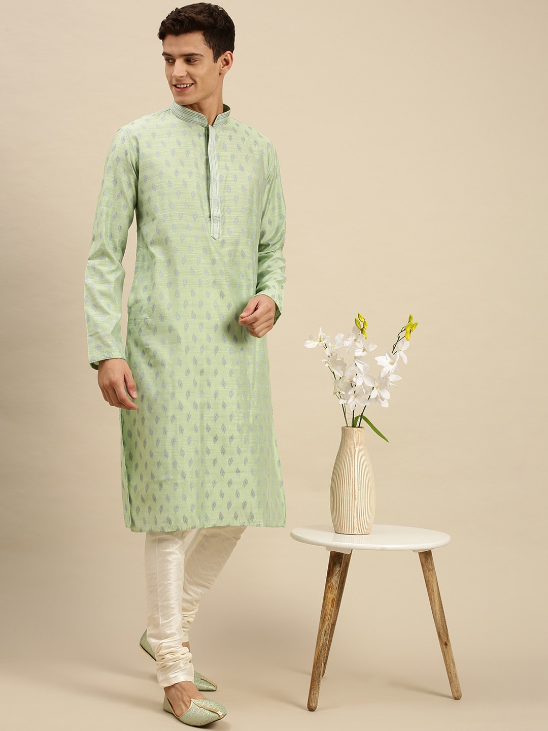 

Sanwara Men Green Ethnic Motifs Jacquard Woven Design Kurta Pyjama