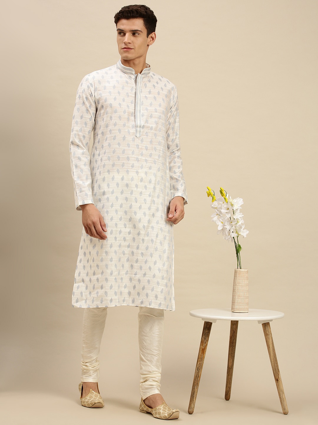 

Sanwara Men Off White Printed Kurta with Pyjamas