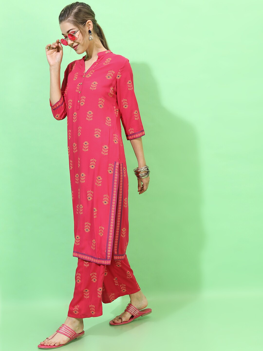 

Vishudh Women Pink Printed Kurta with Trousers