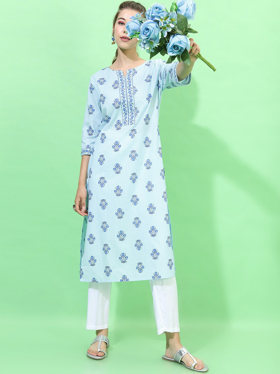 

Vishudh Women Blue Floral Printed Kurta