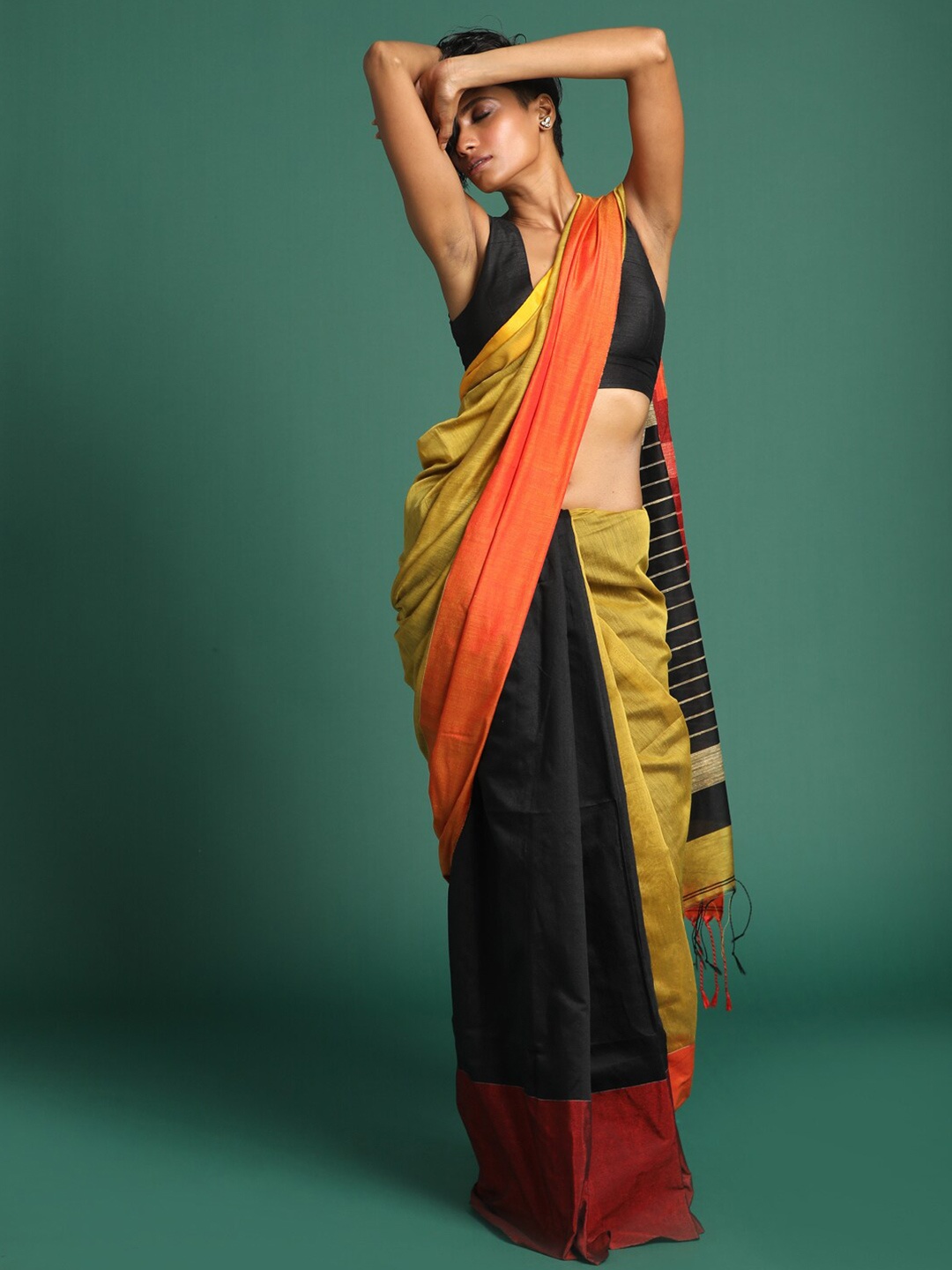 

Saranee Orange & Black Colourblocked Half and Half Jamdani Saree