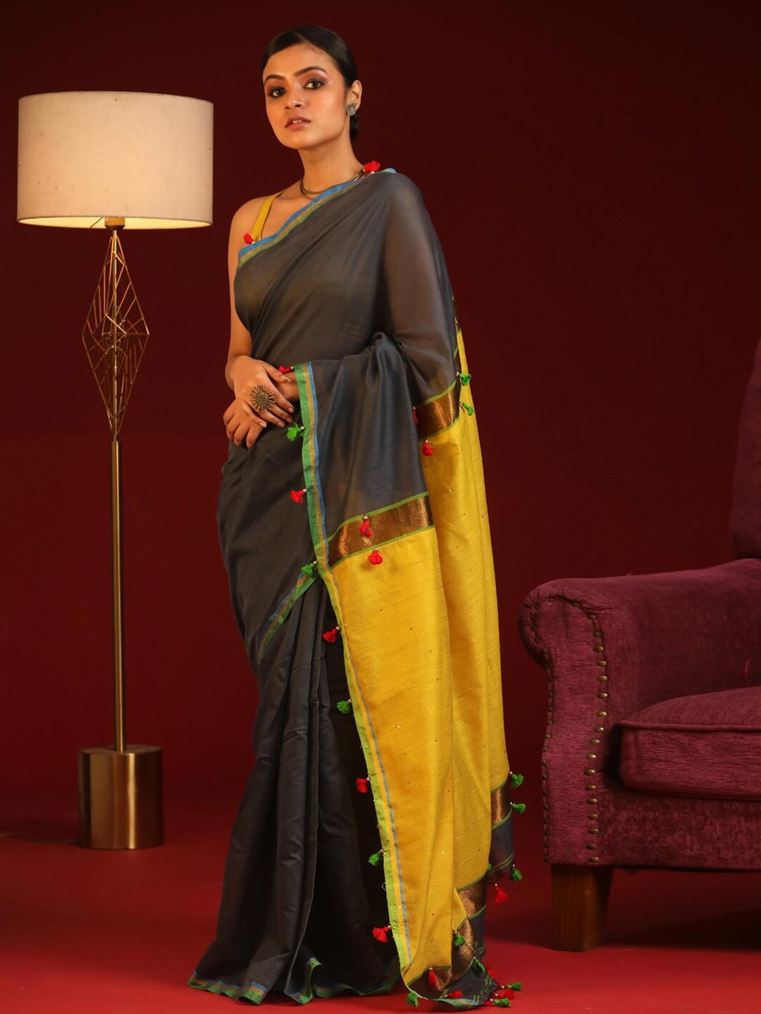 

Saranee Black & Yellow Colourblocked Zari Jamdani Saree