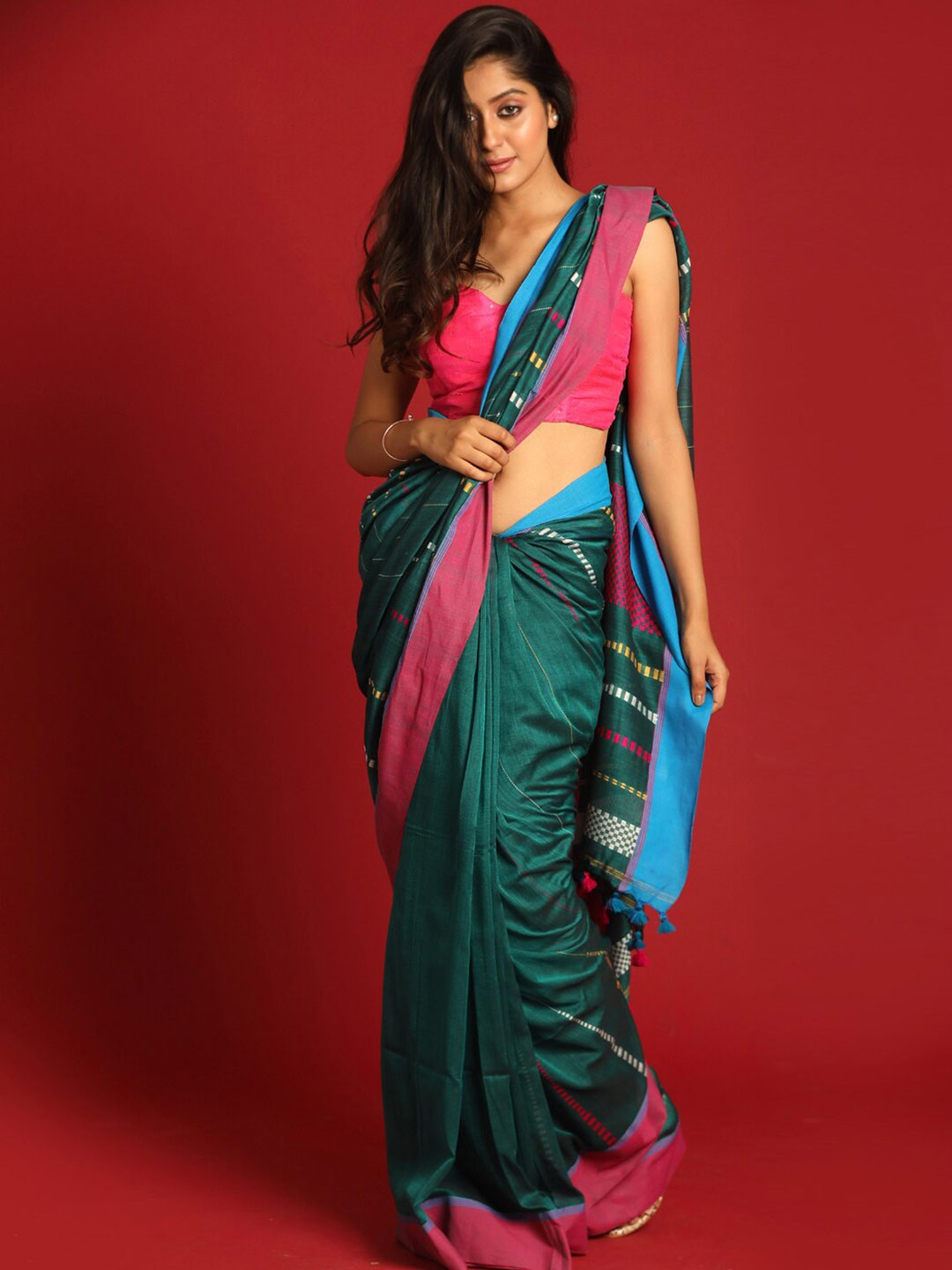 

Indethnic Green & Blue Woven Design Pure Cotton Jamdani Saree