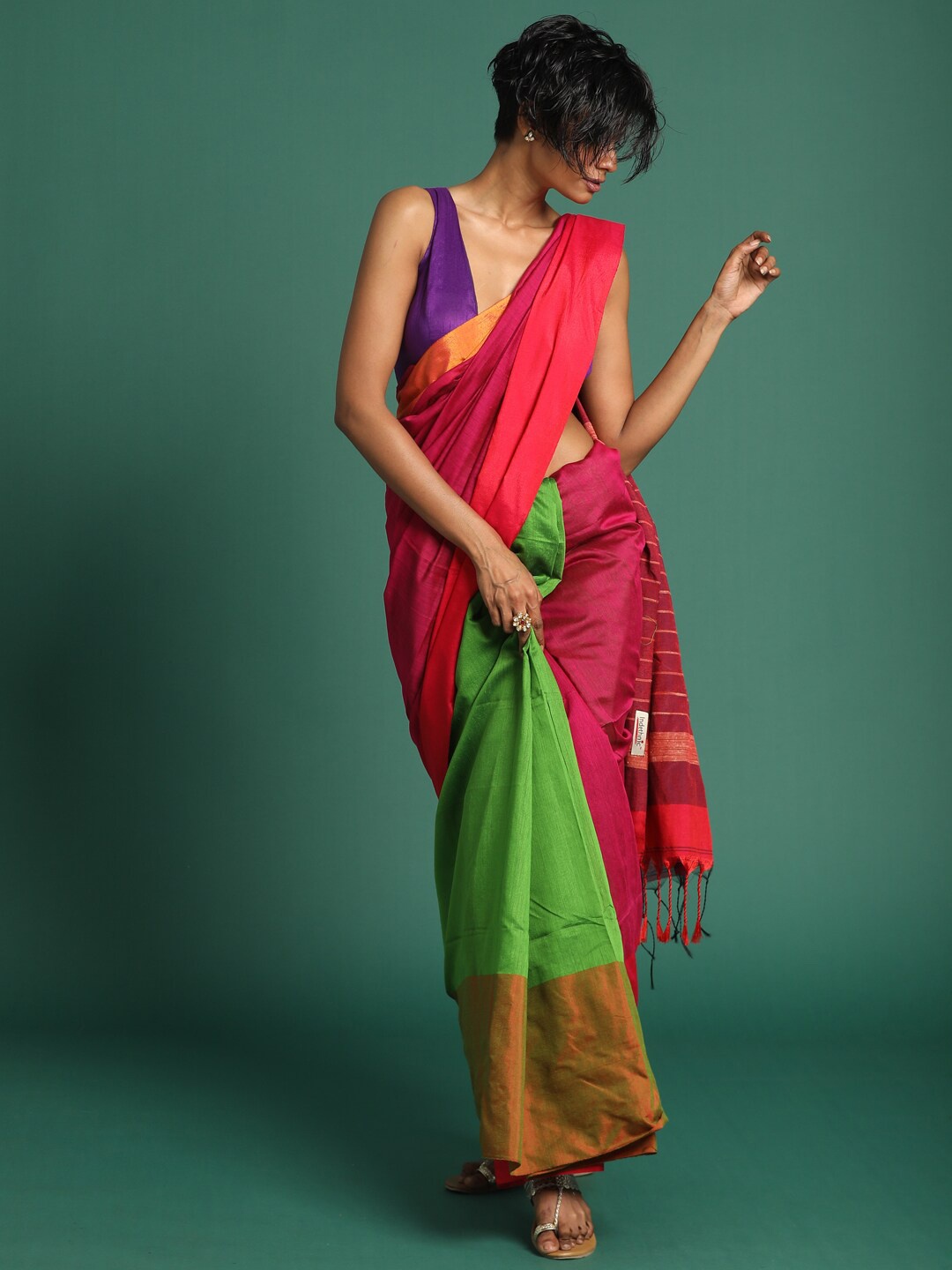 

Indethnic Magenta & Green Colourblocked Zari Half and Half Jamdani Saree