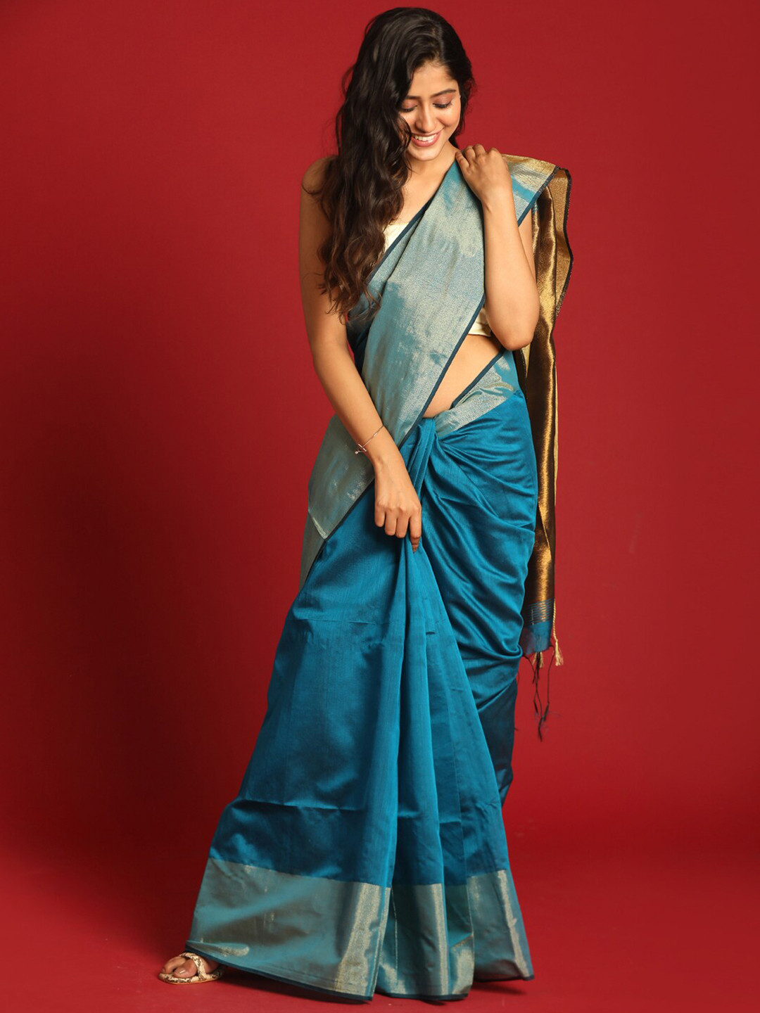 

Indethnic Blue & Gold-Toned Zari Jamdani Saree