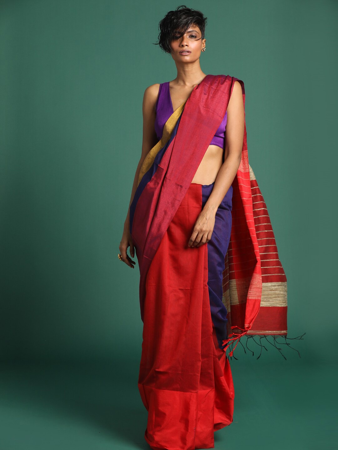 

Saranee Red & Magenta Colourblocked Zari Half and Half Jamdani Saree