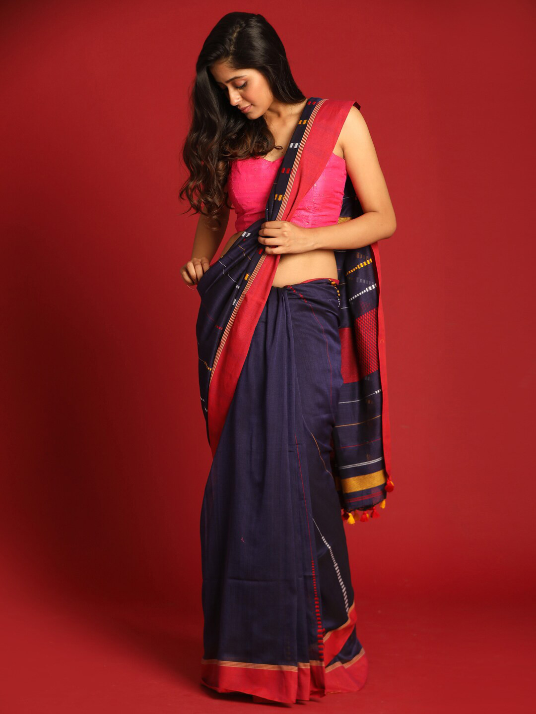 

Indethnic Navy Blue & Red Pure Cotton Jamdani Saree