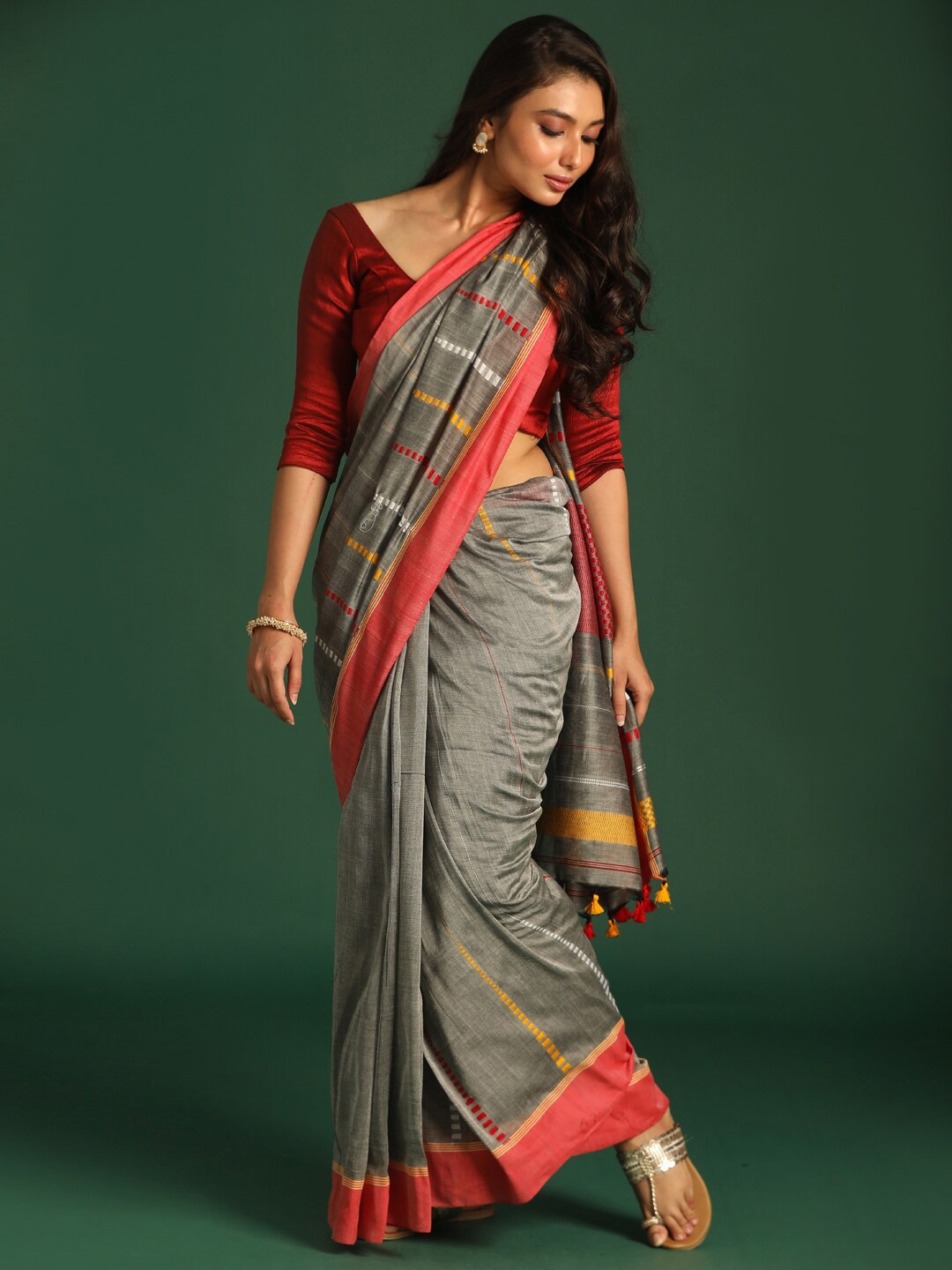 

Indethnic Grey & Red Woven Design Pure Cotton Jamdani Saree