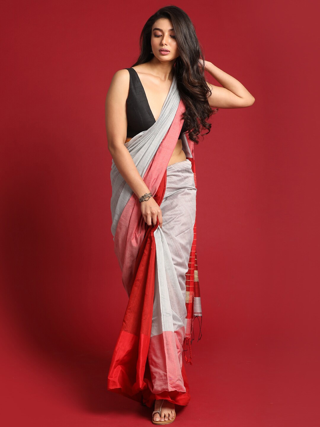 

Saranee Red & Grey Colourblocked Half and Half Jamdani Saree