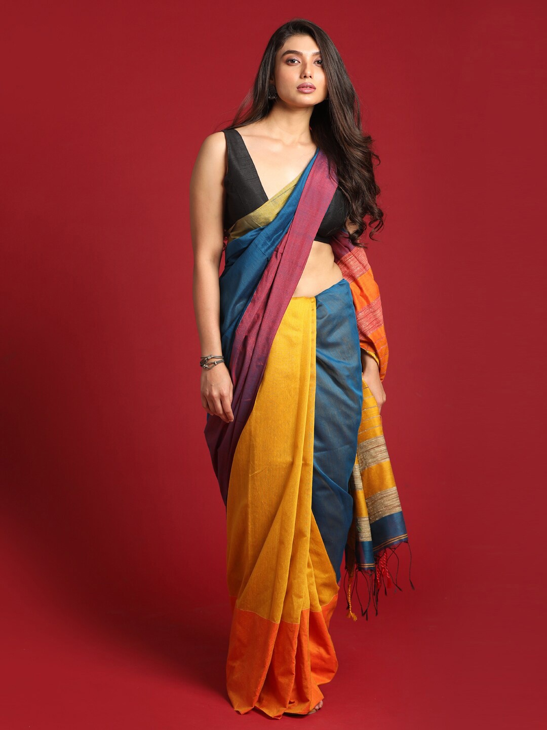 

Saranee Yellow & Blue Colourblocked Half and Half Jamdani Saree