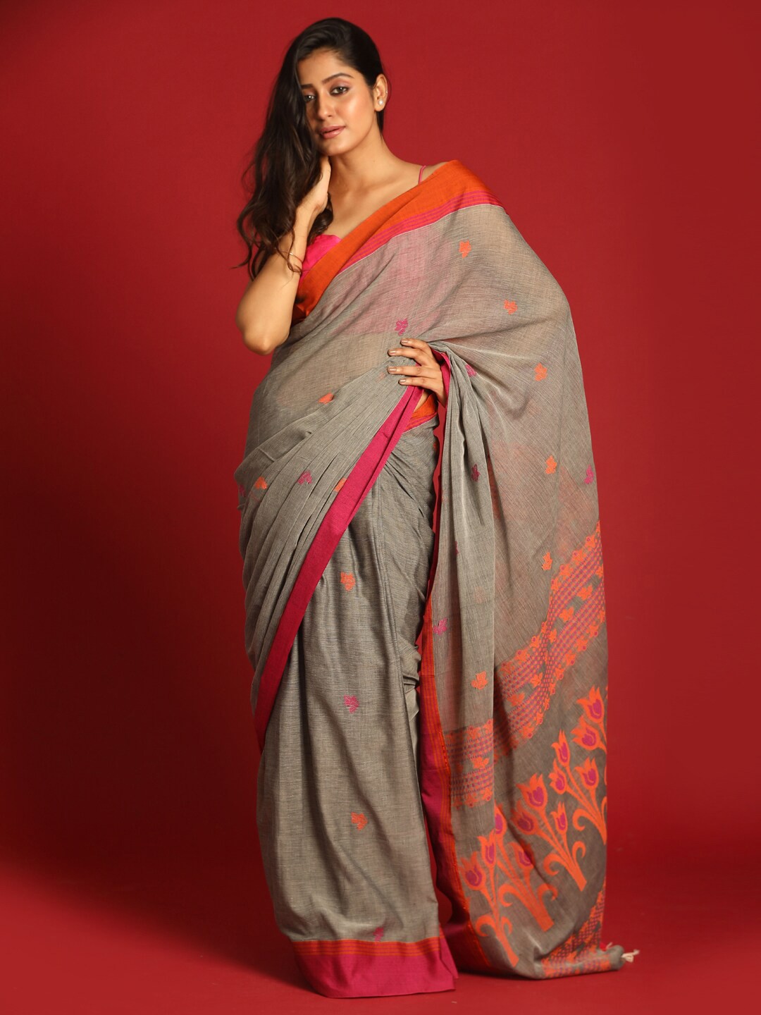 

Indethnic Grey & Orange Woven Design Pure Cotton Jamdani Saree
