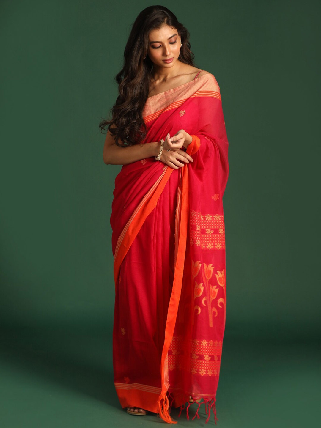 

Indethnic Red & Orange Woven Design Zari Pure Cotton Jamdani Saree