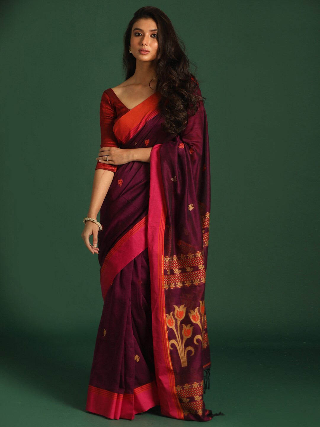 

Indethnic Magenta & Red Ethnic Motifs Pure Cotton Jamdani Saree