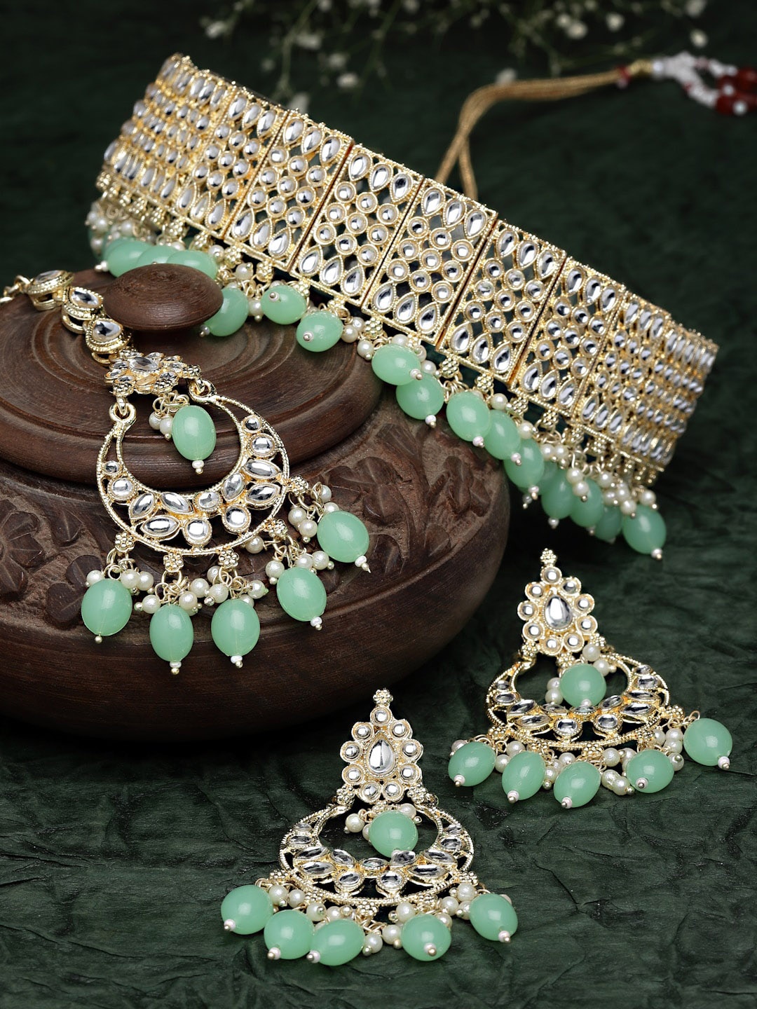 

ZENEME Gold-Plated Sea Green & White Kundan-Studded & Beaded Jewellery Set